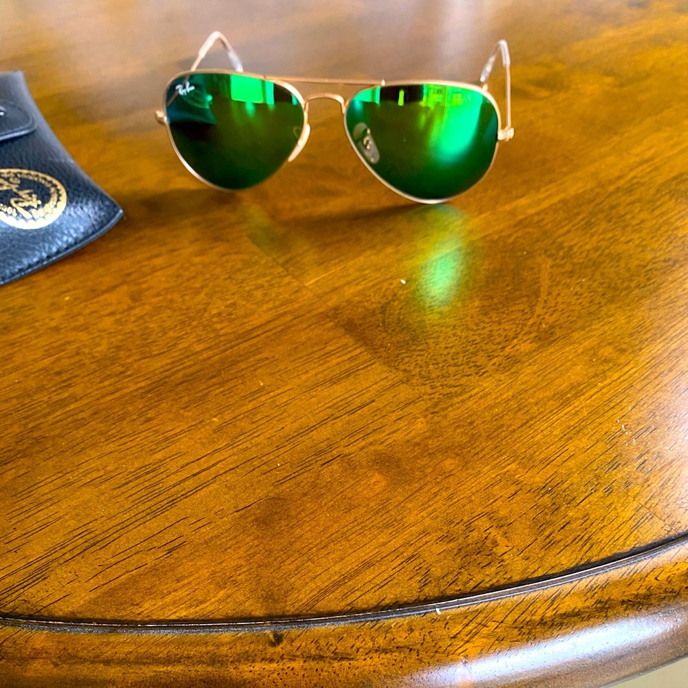 Ray Ban sunglasses green lens non polarized
